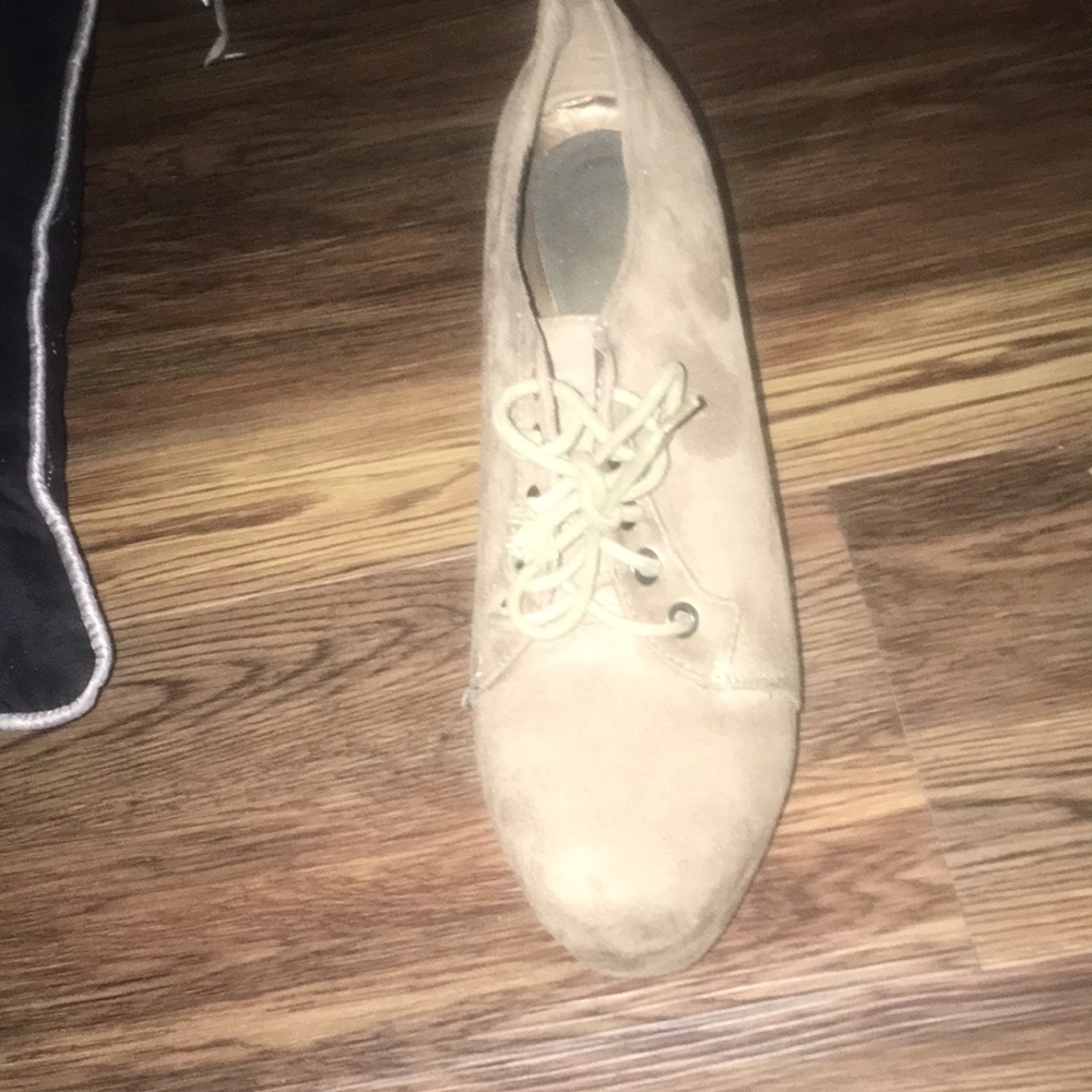 Heels - Picture 2 of 3